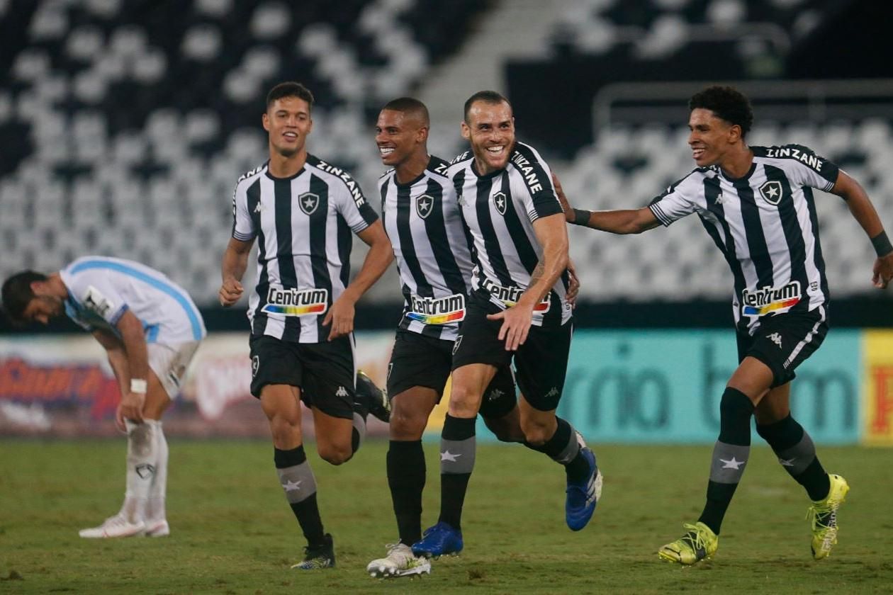 Botafogo apenas empata com Goiás e mantém vantagem de sete pontos