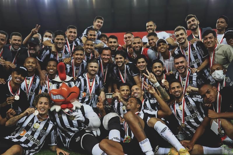 Com um a mais, Atlético-MG busca empate com América-MG pelo