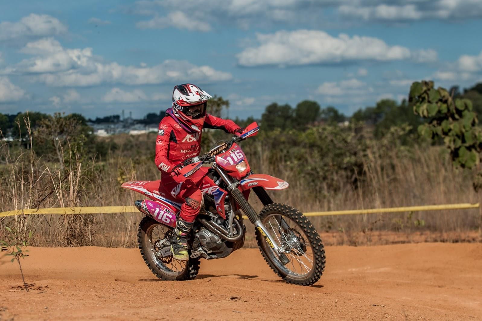 Pilotos da equipe Honda Racing dão dicas para fazer trilhas de