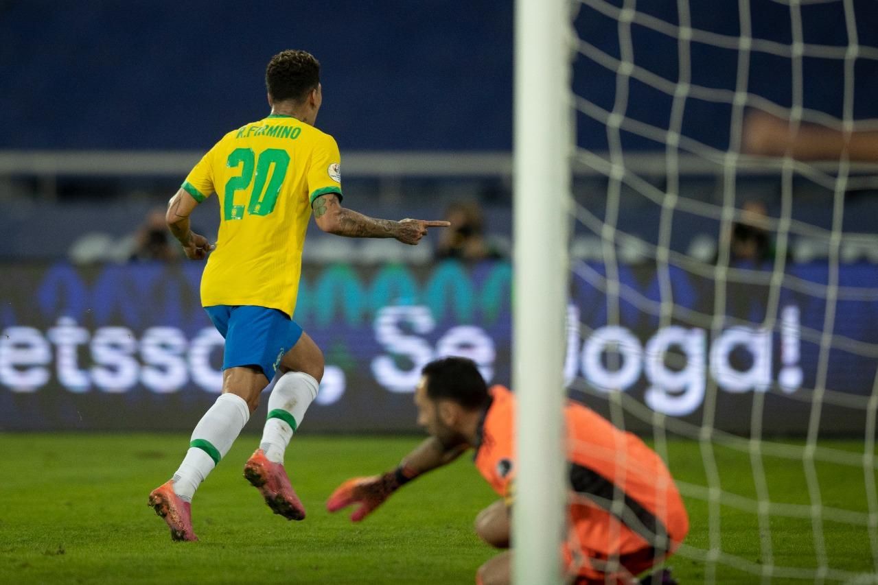 Brasil leva virada e perde da Colômbia pela primeira vez em