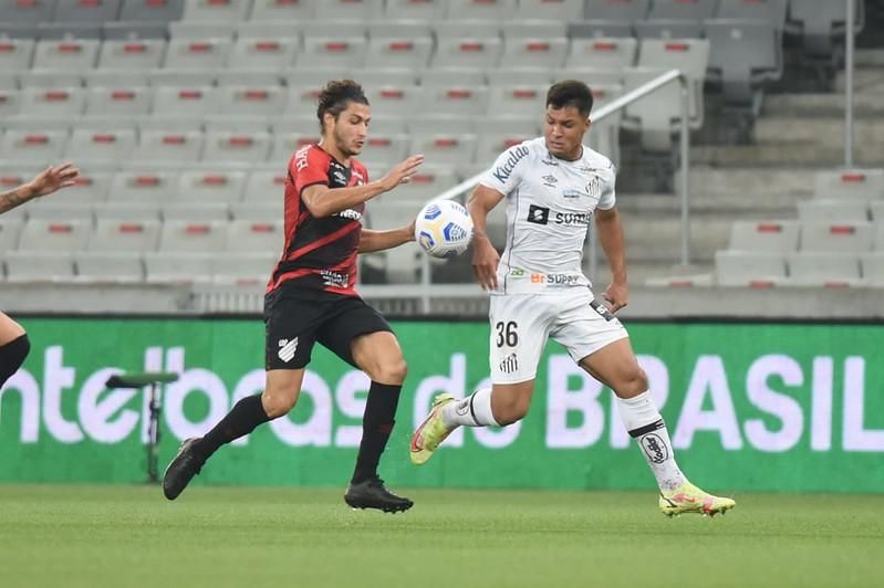 Abner Santos - Na vida, entre partidas e chegadas, há sempre as  permanências. É por elas que vivo.