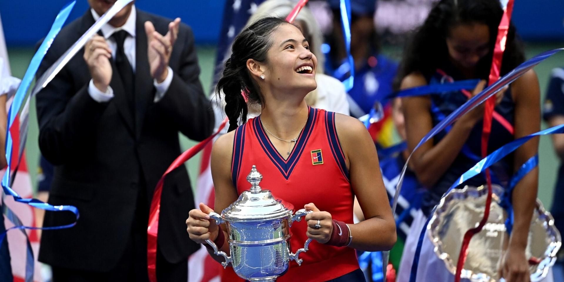 Luisa Stefani sofre lesão e abandona semi do US Open em cadeira de rodas