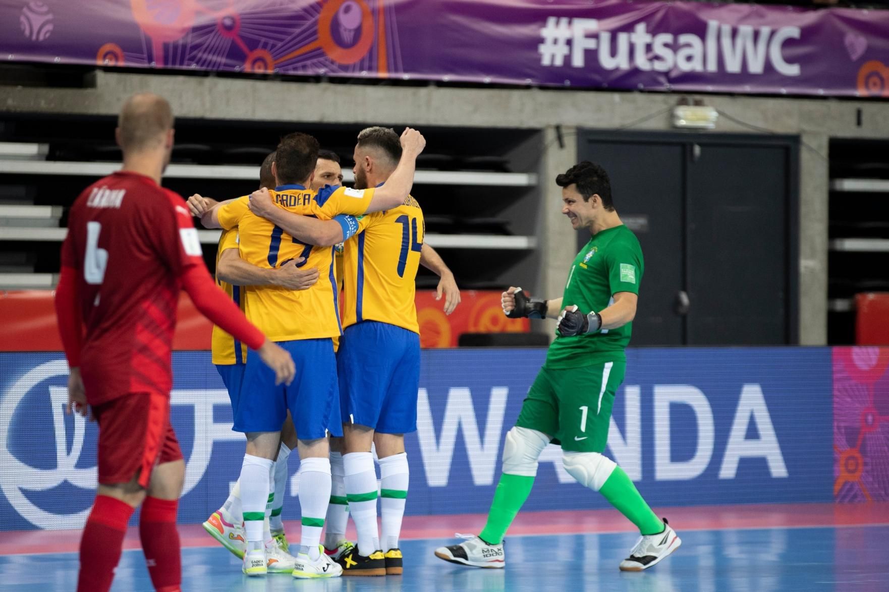 Jornal argentino provoca o Brasil após eliminação no Mundial de Futsal:  Procura-se um rival, copa do mundo de futsal