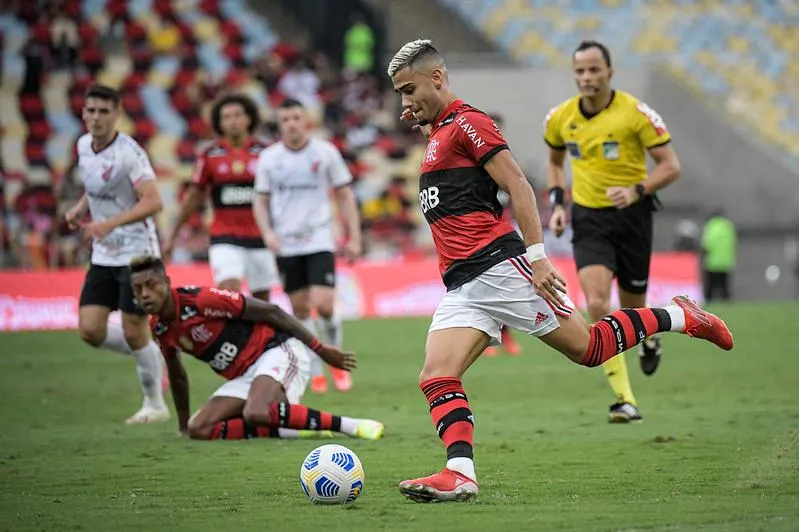 Atlético atropela o Flamengo no Maracanã e entra de vez na briga