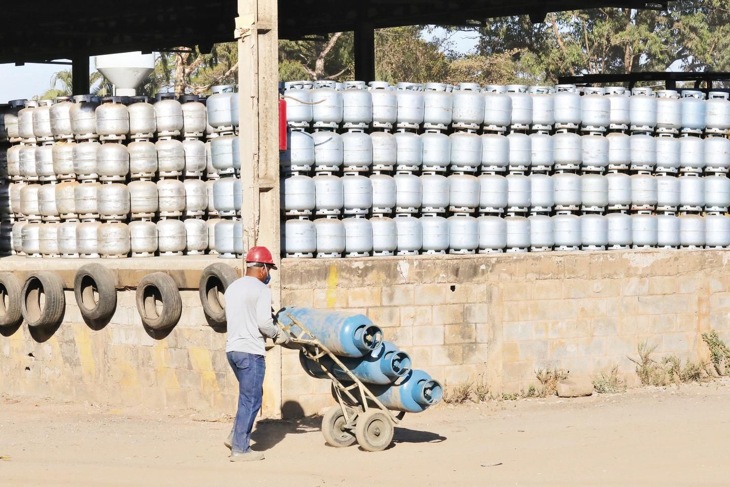 Gás de cozinha pode ficar mais barato em Minas - Economia - Estado