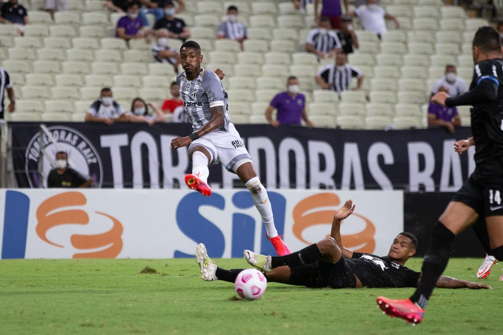 Flamengo empata com Bragantino e perde chance de liderar Brasileirão