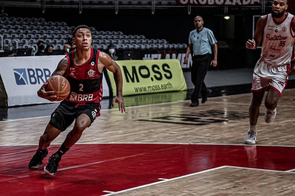Com 1,78m, Yago cresce na seleção de basquete e ganha confiança
