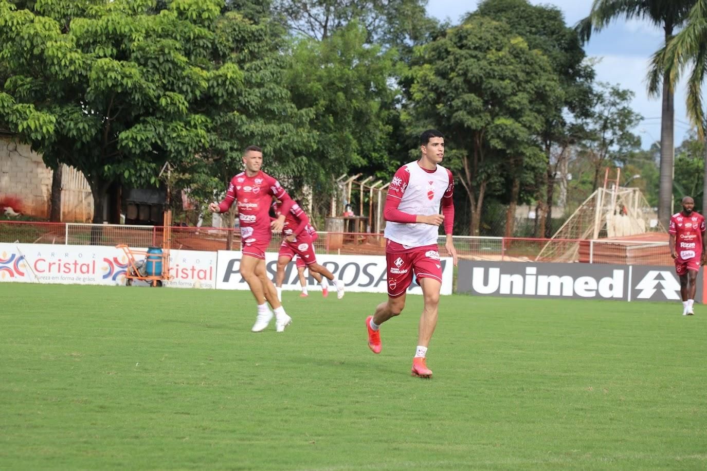 Matheuzinho destaca união do grupo do Vila Nova