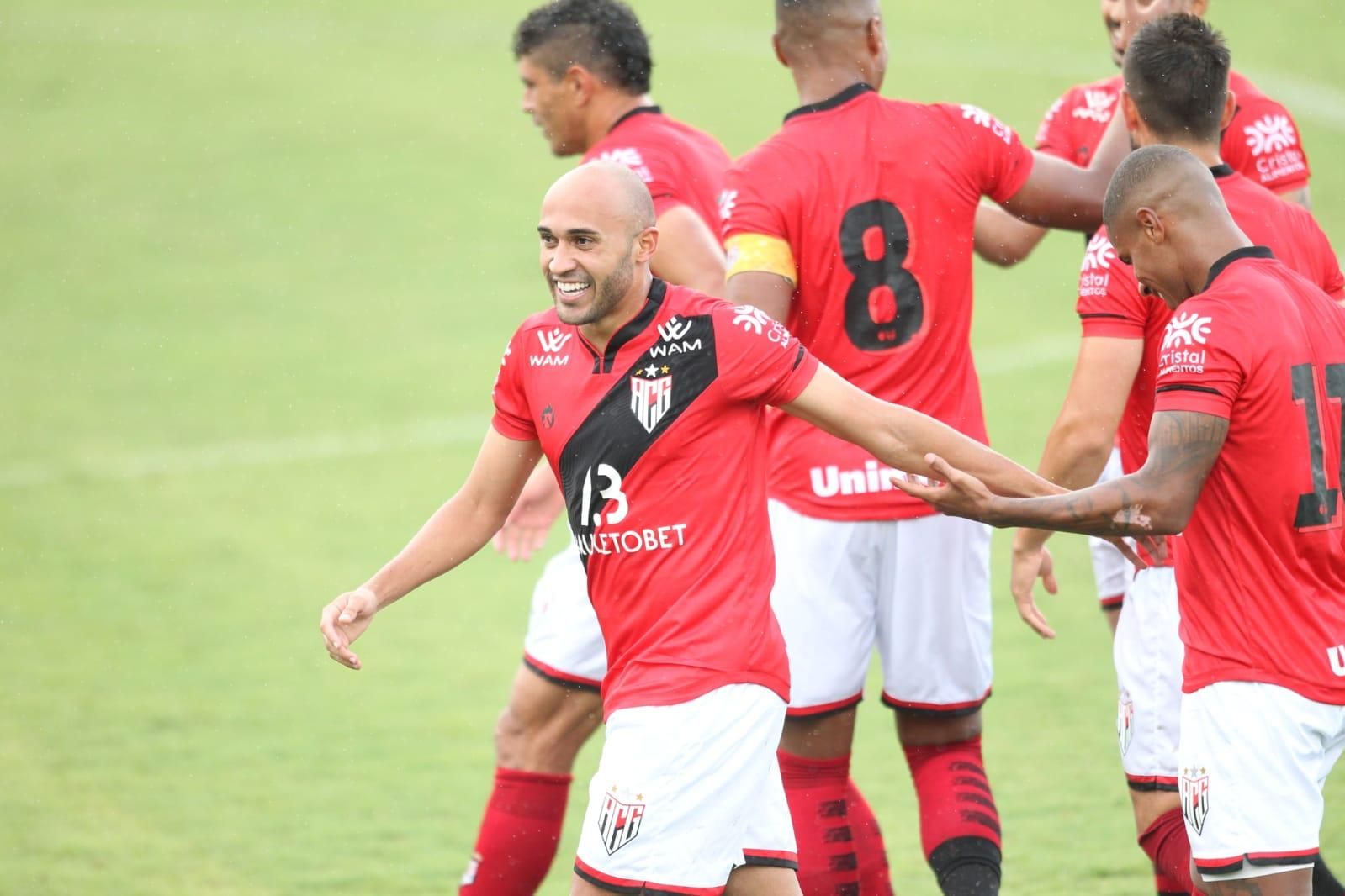 Flamengo x Goiás: Pedro se machuca ao cobrar pênalti e deixa o jogo