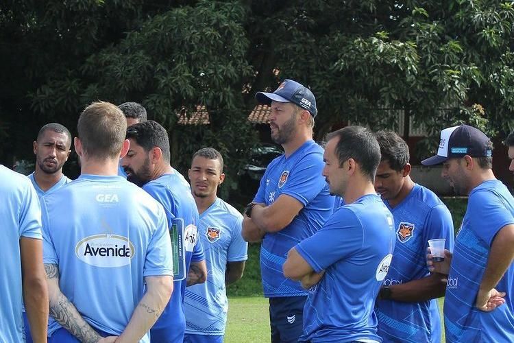 Na luta contra o rebaixamento, Goiás faz duelo direto com o Bahia