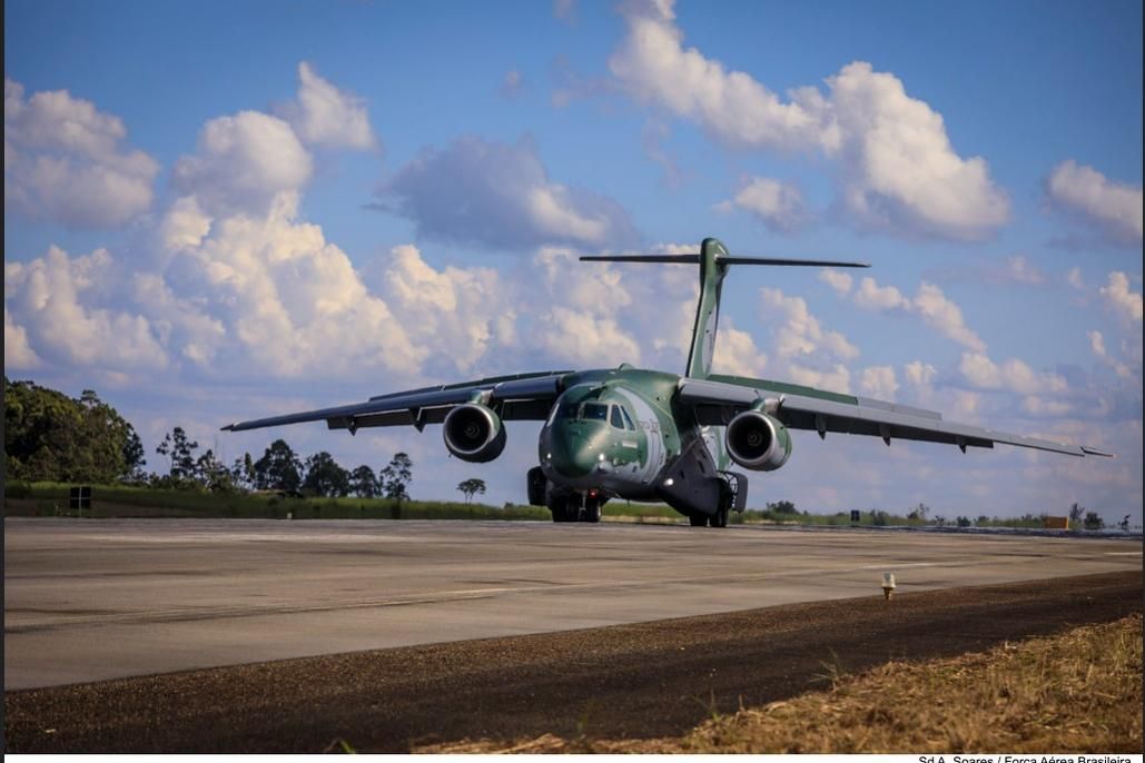 FAB recebe novo avião militar KC-390 - ISTOÉ Independente