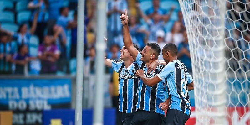 Flamengo domina, bate Grêmio em jogo quente e encaminha vaga na final