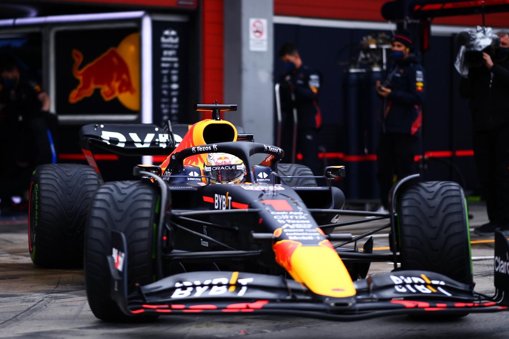 Max Verstappen bate Leclerc e vence corrida sprint em Imola