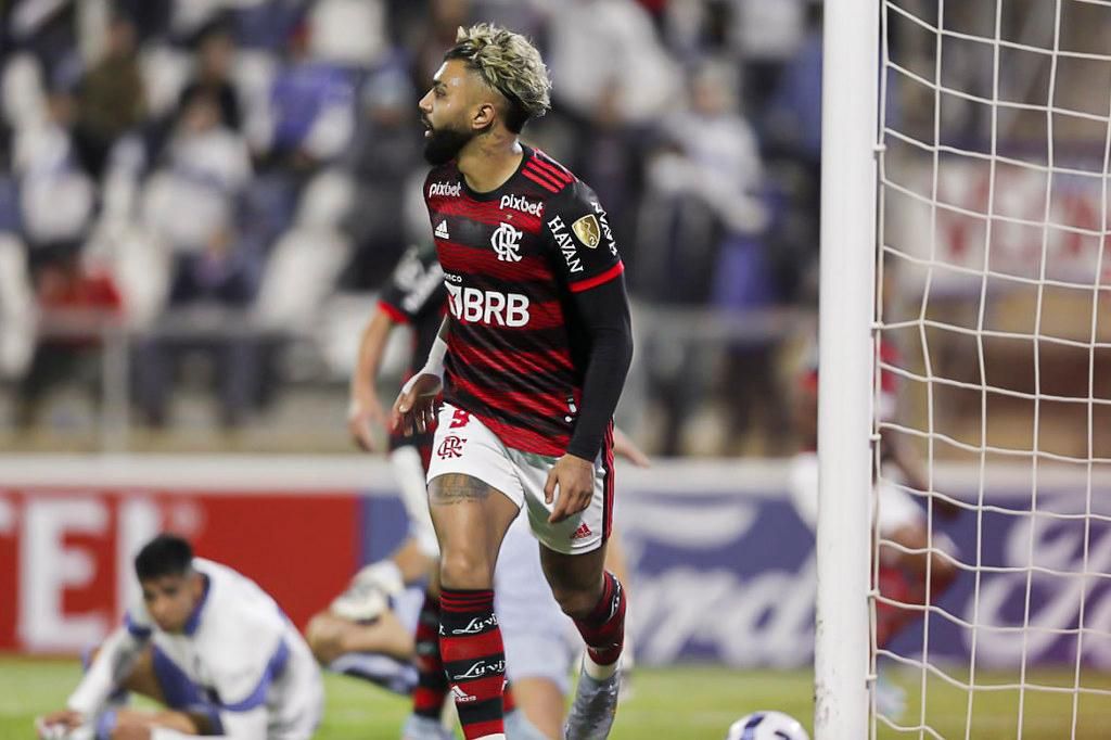 Gabigol faz 2, Flamengo vence Católica e segue 100% na Libertadores