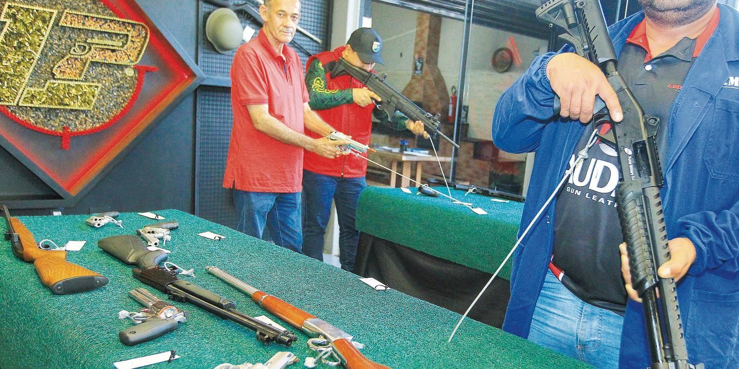 Governo revoga imposto de exportação de armas e munições