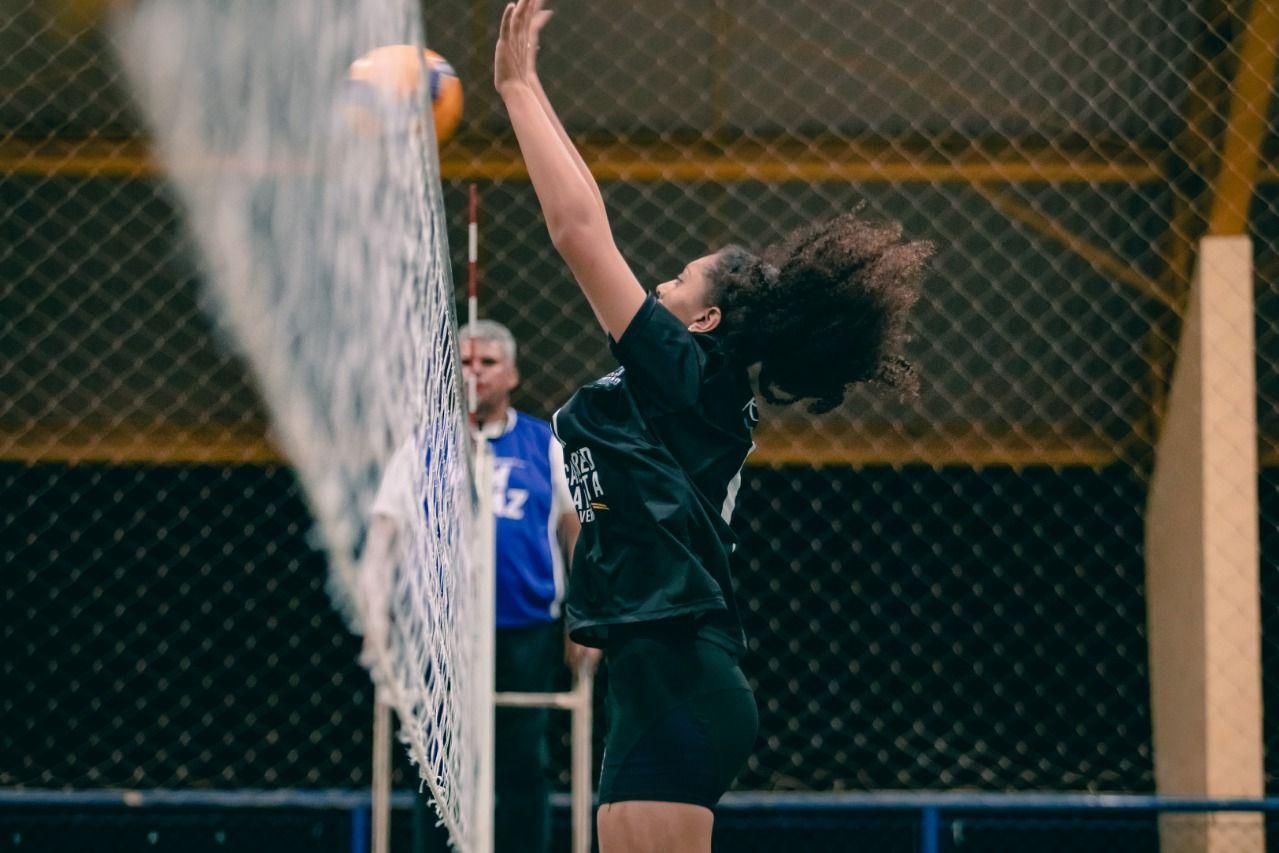 Paralímpiada: astro do vôlei sentado tem 2,46m e é um dos homens mais altos  do mundo