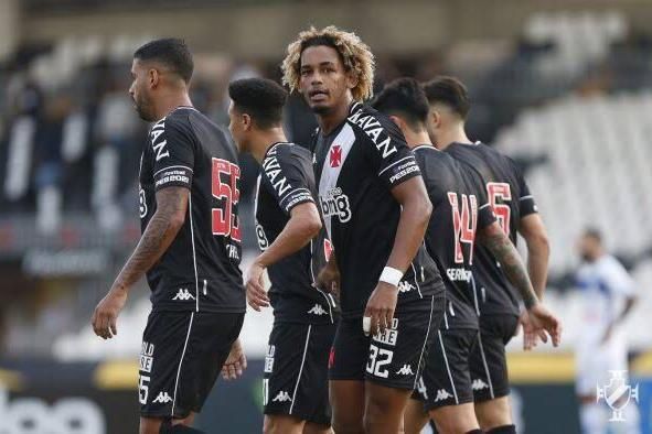 Flamengo negocia empréstimo de Wesley, lateral da base, para o