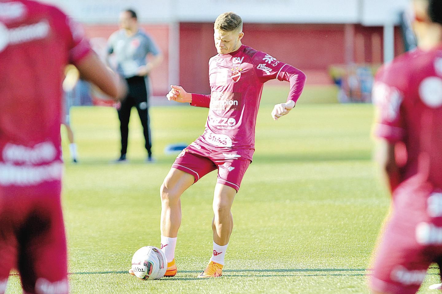 Mais que um jogo: irmãos adotivos serão rivais na final do