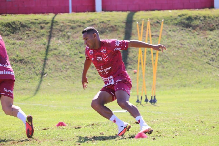 Com direito a golaços, Guarani e Ituano empatam em duelo de paulistas na  Série B