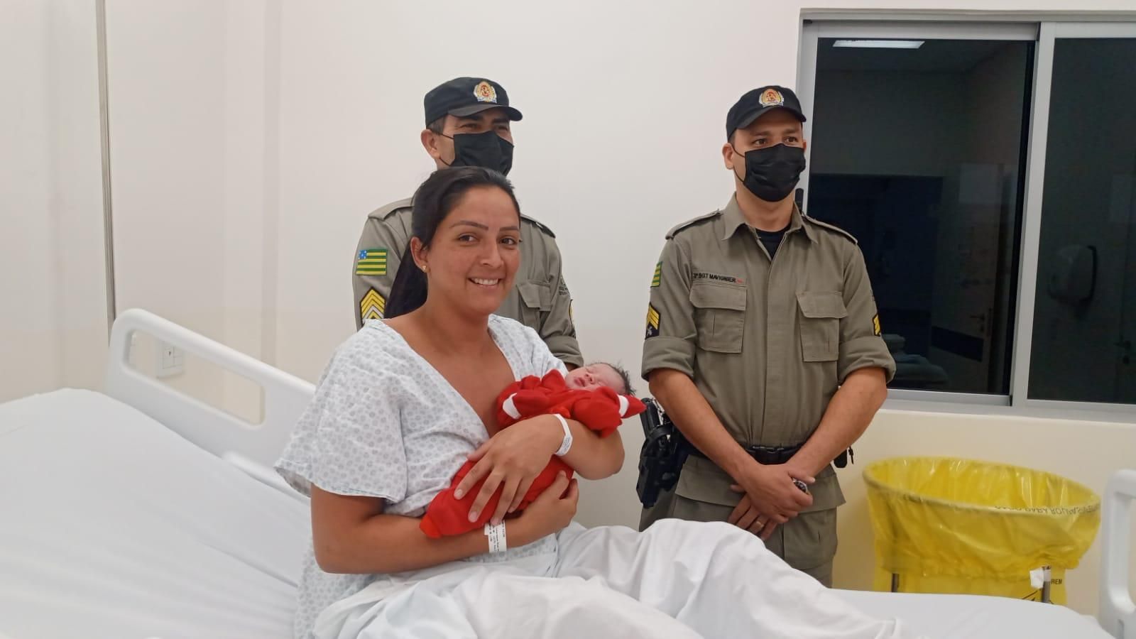 PM abre caminho até hospital para mulher que estava em trabalho de parto;  veja vídeo | O Popular