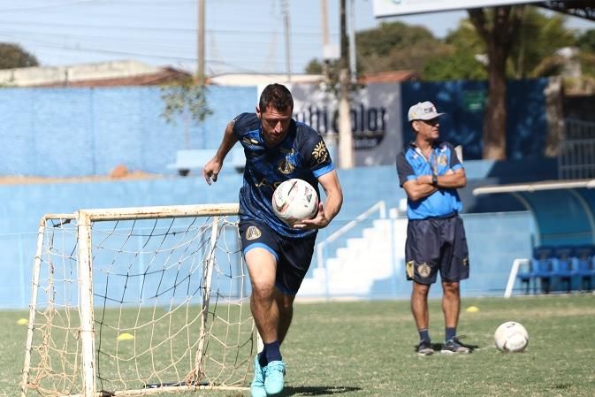 Wesley entra na segunda etapa e soma bons números em empate do