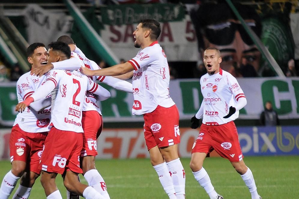 Com direito a golaços, Guarani e Ituano empatam em duelo de paulistas na  Série B