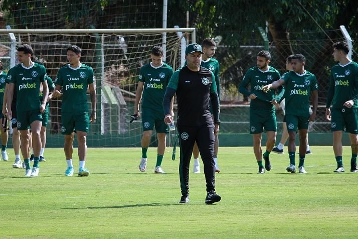 Veja uma lista de santos dos últimos dias que são jogadores