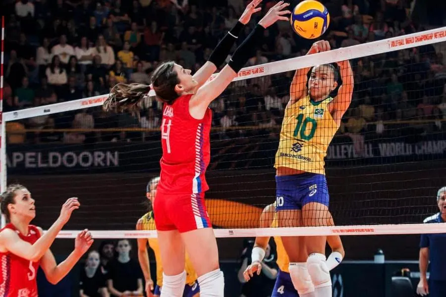 Brasil não segura Sérvia e perde a 1ª no Mundial de Vôlei