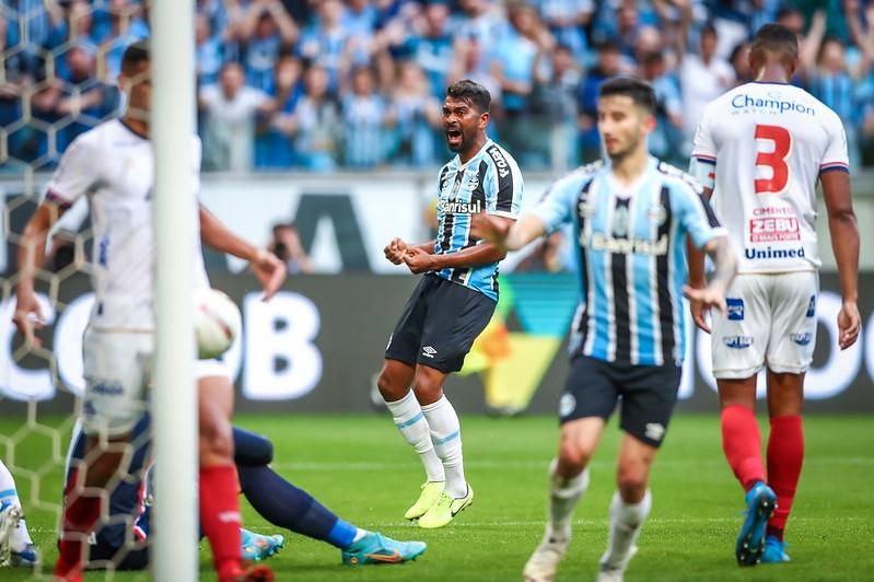 Em jogo de oito gols, Corinthians empata com Grêmio em Itaquera pelo  Brasileiro