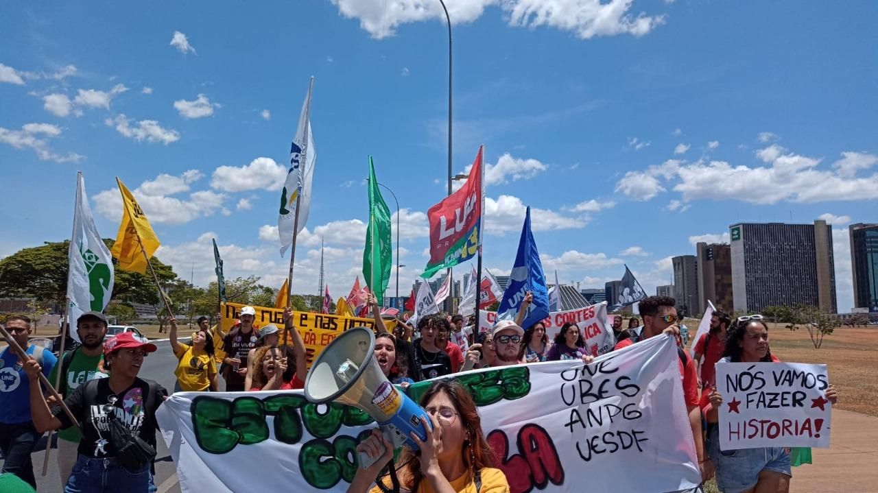 Imagem de apoio a Bolsonaro em prédio de Belo Horizonte é montagem