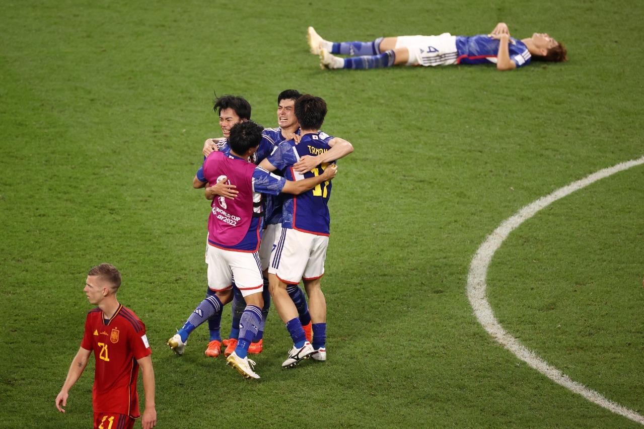 Japão vence Espanha por 2 a 1 e vai às oitavas do Mundial como