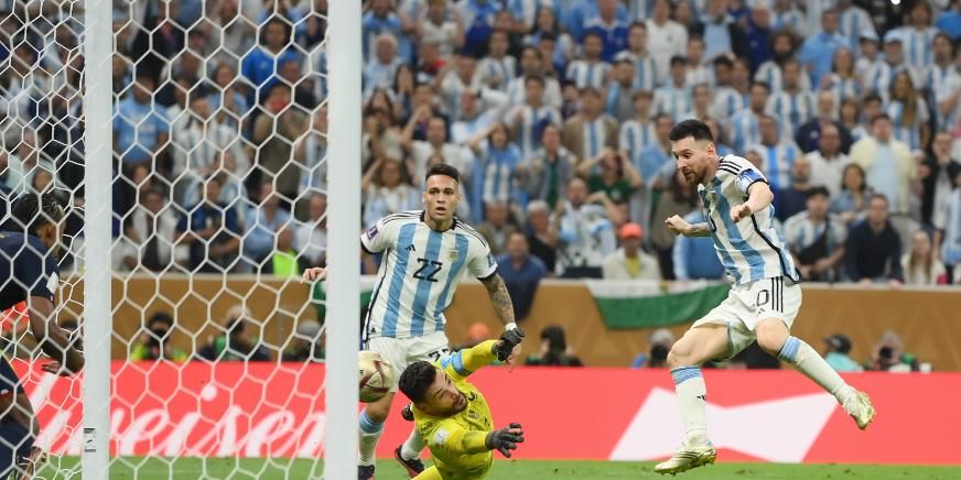 Choro de Suárez e adeus do Uruguai da Copa do Mundo rendem memes na web –  LANCE!