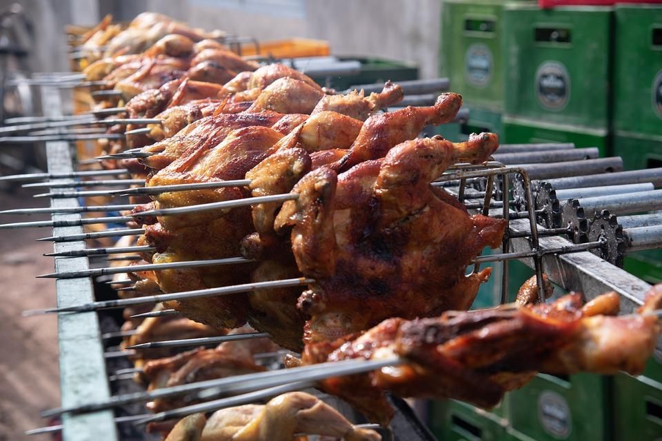 Brasileiro troca chester por frango de padaria para economizar no Natal