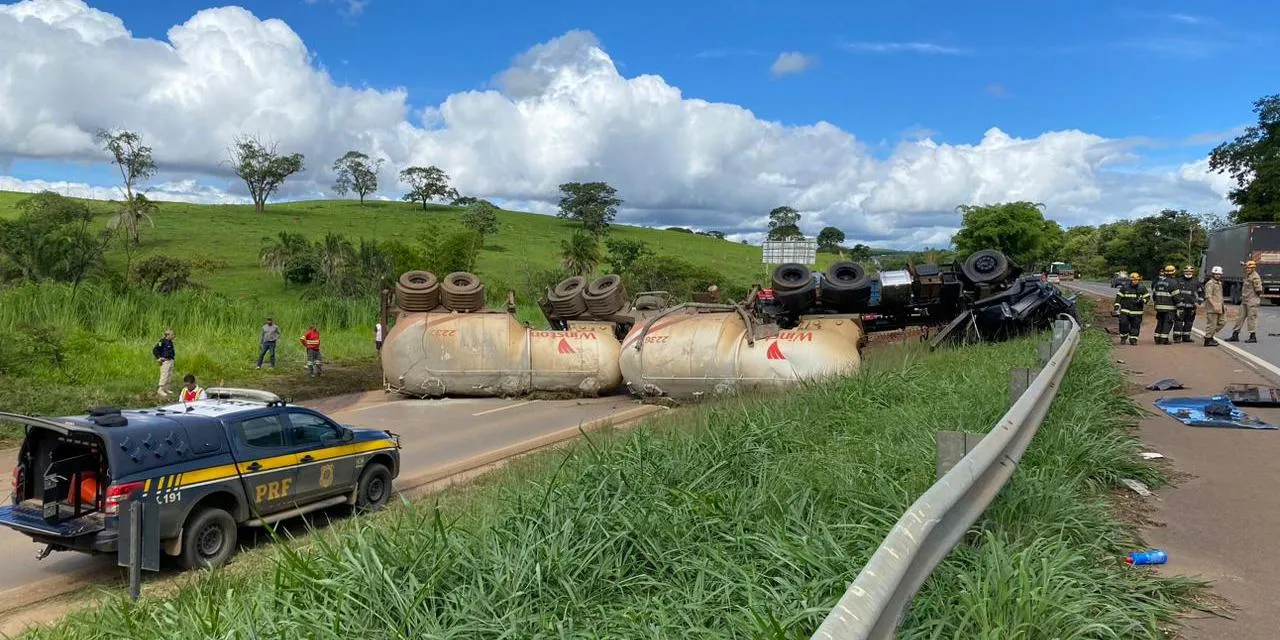 r e peão de rodeio morrem após carro bater em carreta com