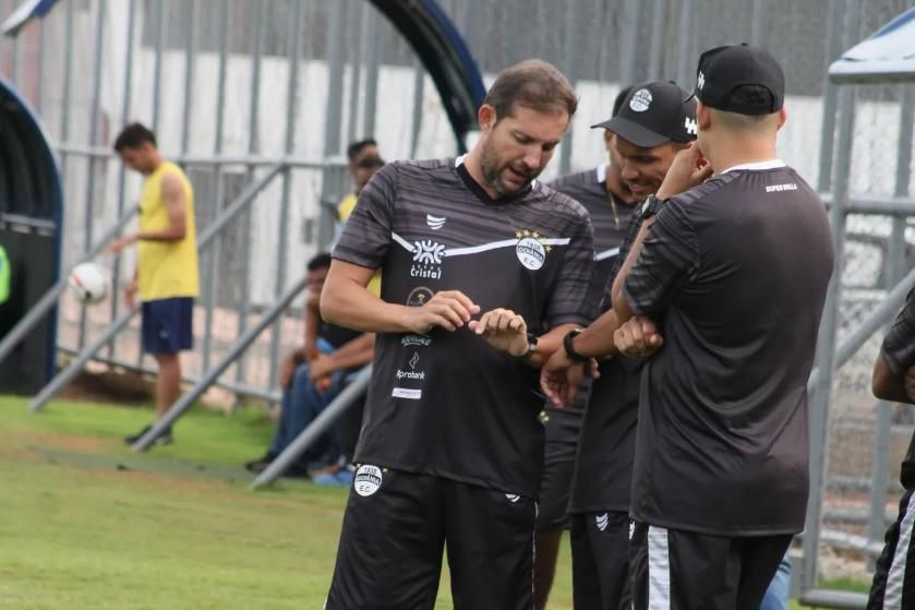 Walce trabalha por nova recuperação no São Paulo e tem futuro indefinido, são paulo