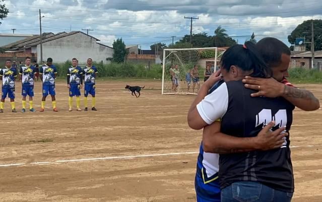 Mãe doou órgãos de filho que morreu após levar choque durante jogo de  futebol, Goiás