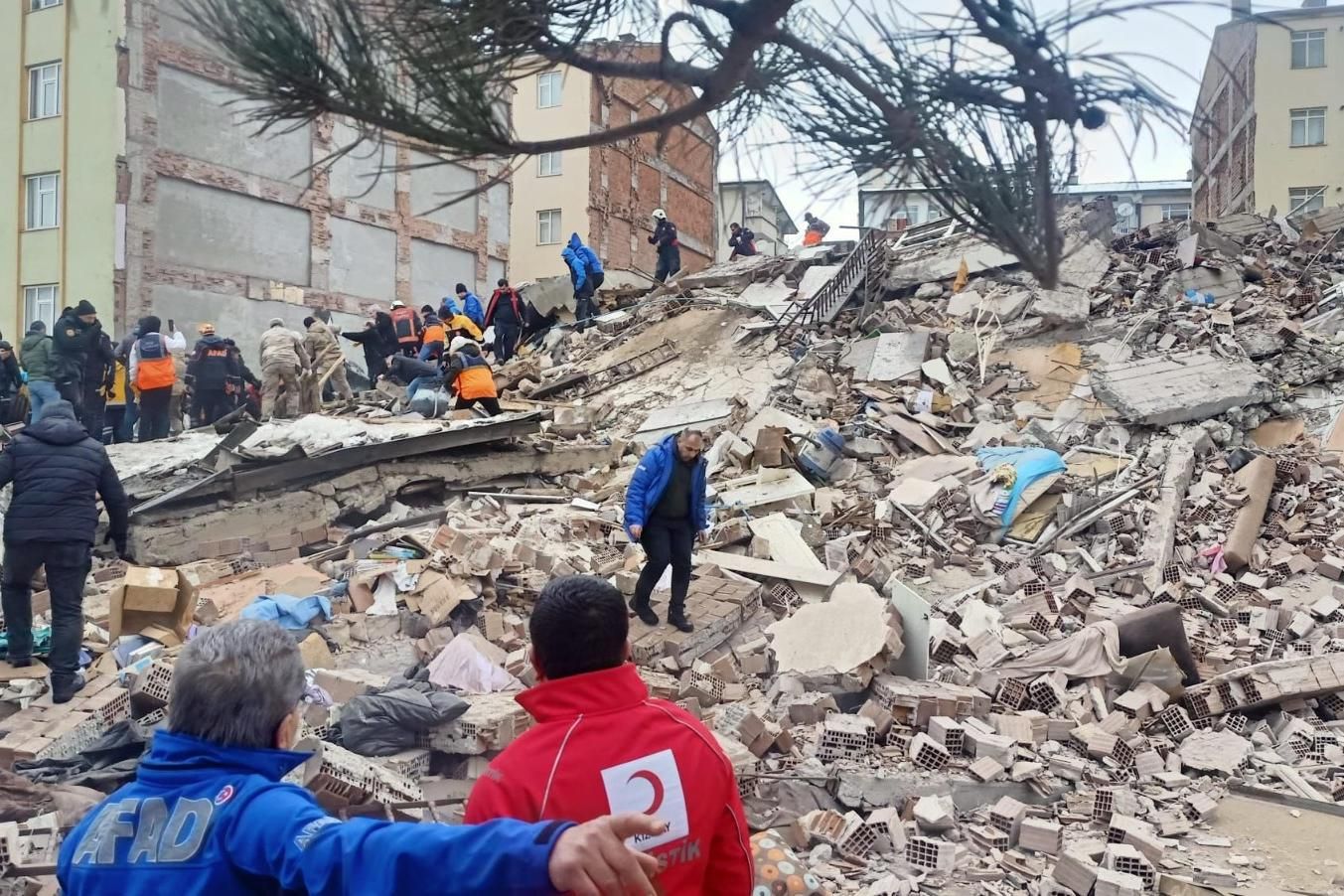 Vídeos não mostram estrago causado por terremoto na Turquia