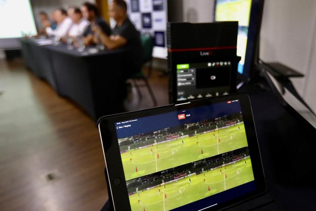 VAR em ação! Confira os melhores memes sobre árbitro de vídeo na web, Futebol