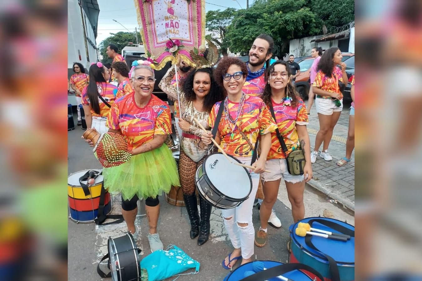 Festa Da Casa De Amigos. Lazer. Reunião De Férias. Personagens De