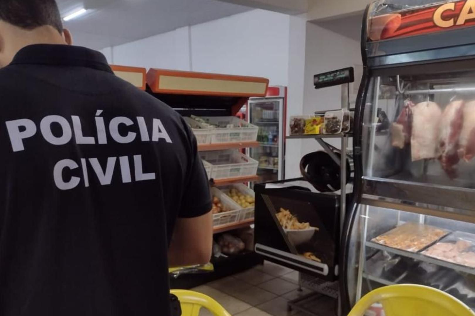 Ação apreende mais de 100kg de alimentos vencidos em supermercado no Setor  Aeroporto, diz polícia