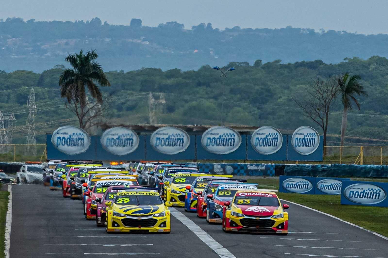 Piquet Jr é o quarto mais rápido no primeiro dia de atividades da