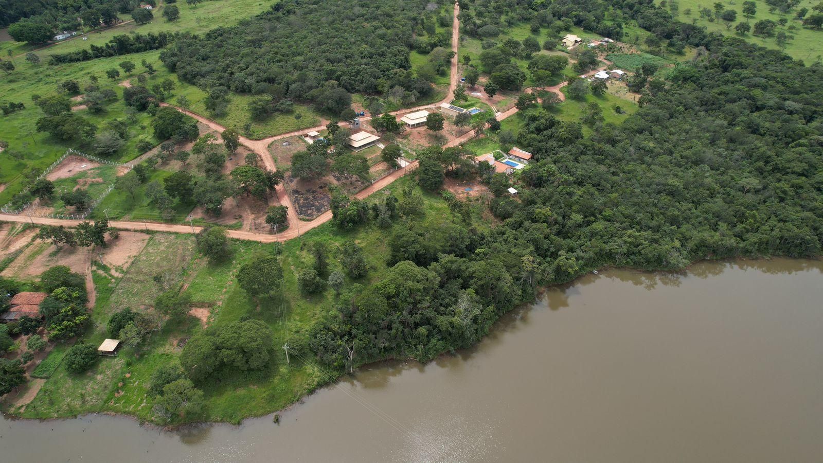 Compra e venda de terrenos irregulares é ilegal e constitui crime