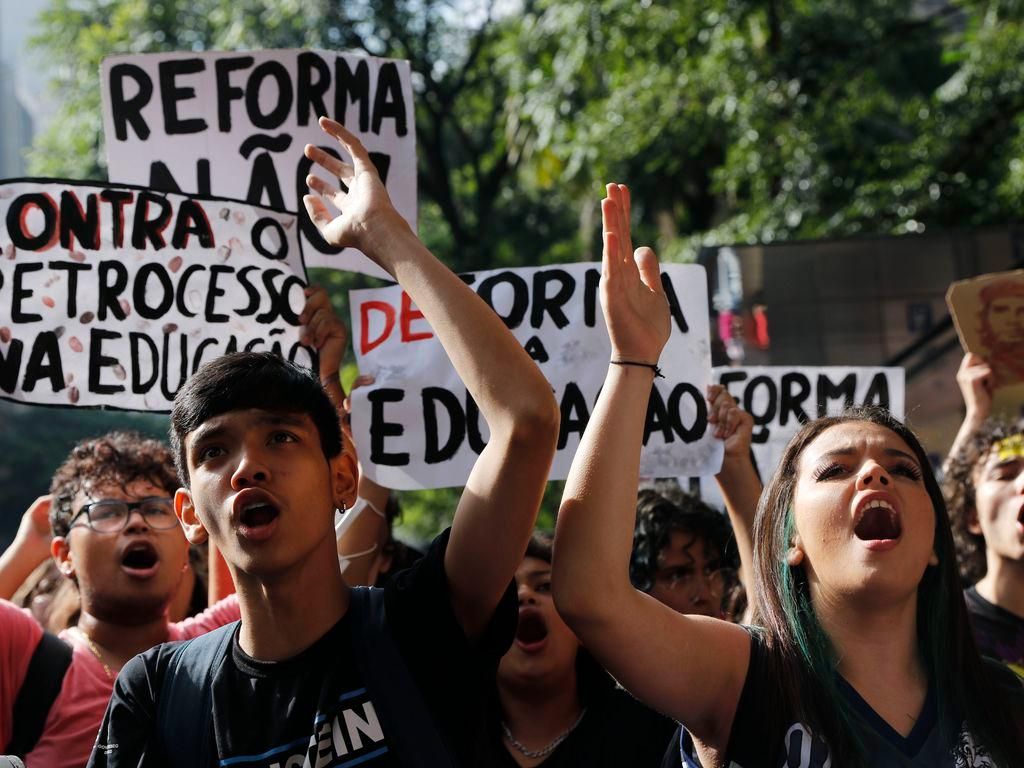 Dia do(a) Estudante também é dia de defender a escola pública APP