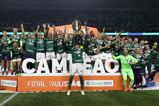 Palmeiras atropela o São Paulo, vira confronto e é campeão paulista em 2022