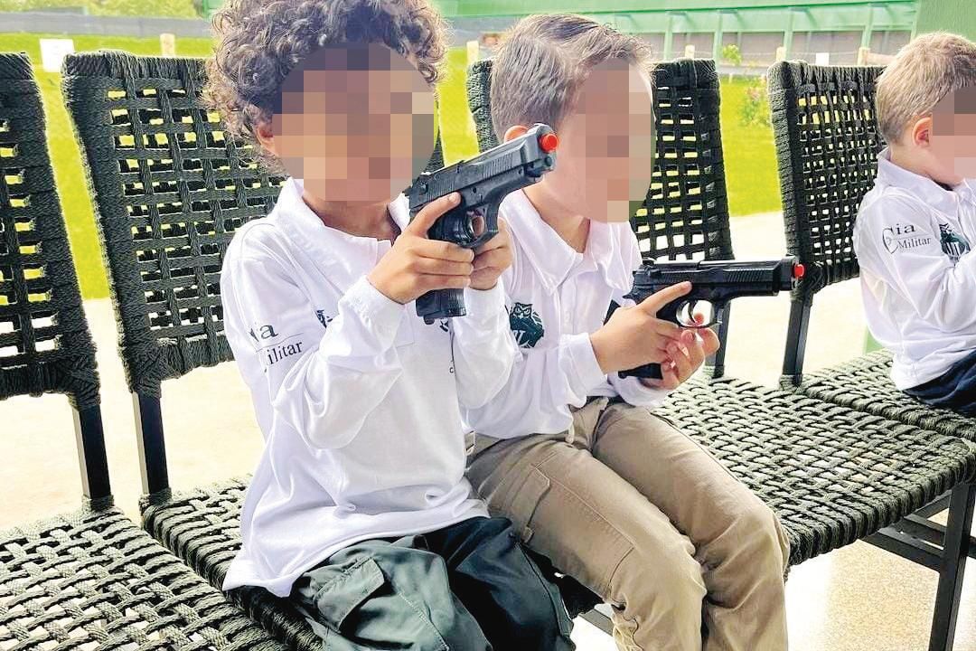 Clube que dava curso de tiro para crianças suspende as aulas