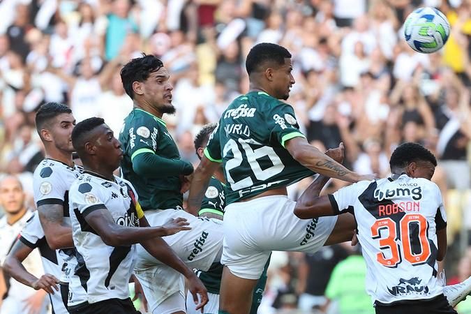 Botafogo x Vasco tem 30 mil ingressos vendidos; torcedores formam
