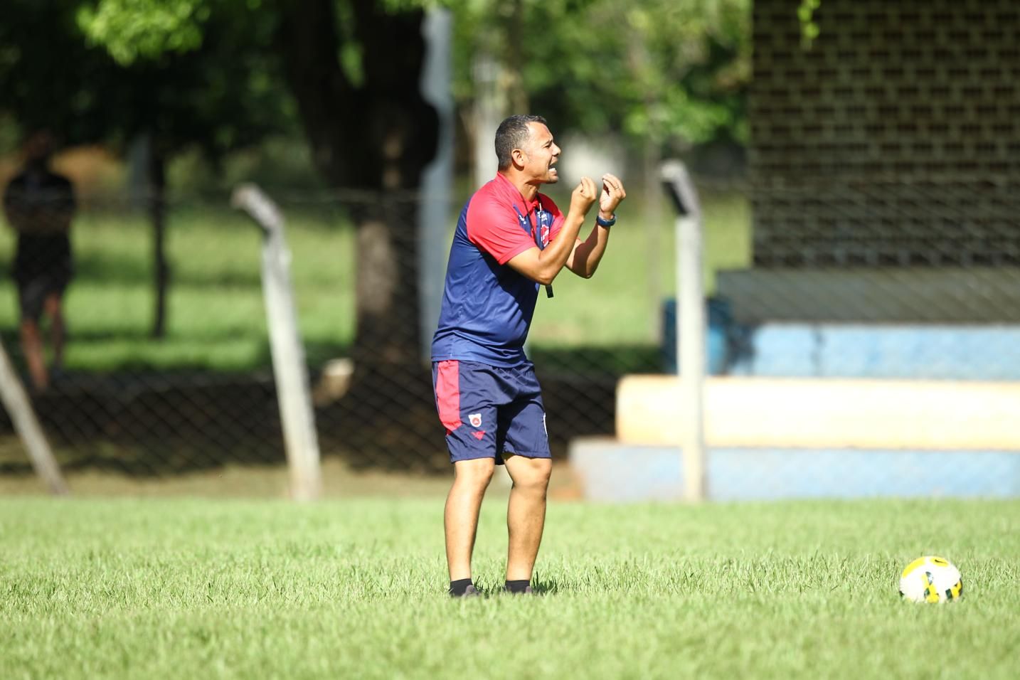 Com dois jogos fora de casa pela frente, Vila Nova deve rodar o