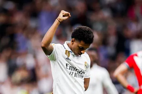 Em alta, Vinícius Jr. renova contrato com Real Madrid até 2027