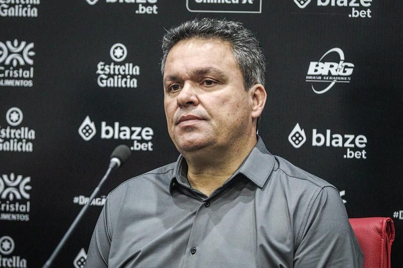 Presidente do Atlético-GO assume culpa e revela contratação de