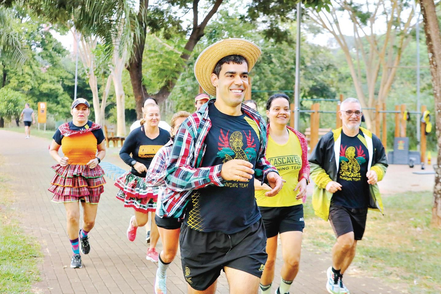 17/06 - SÁBADO TEM MEGA FESTA JUNINA